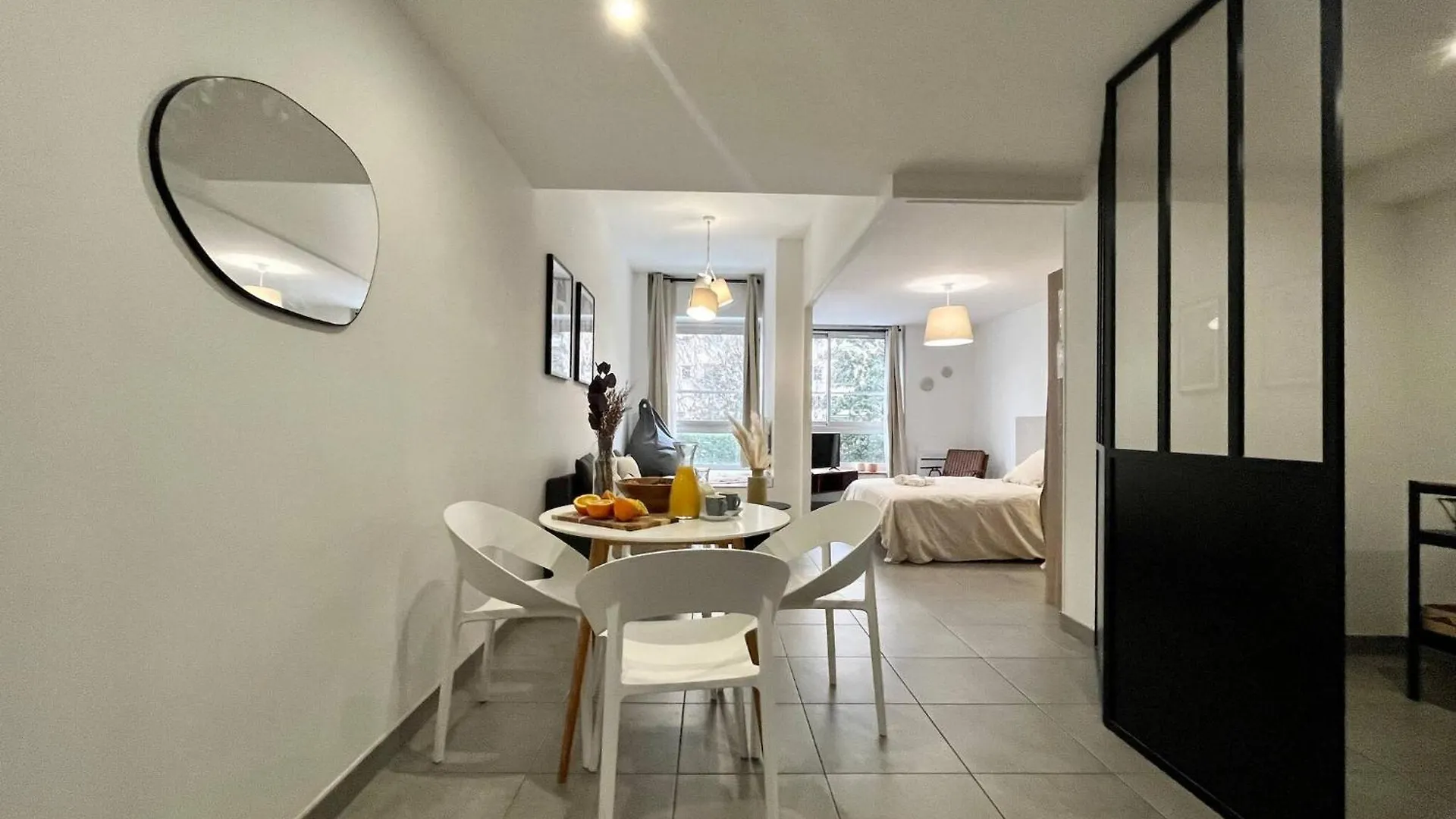 Suite Danburry Lyon 0*,  France